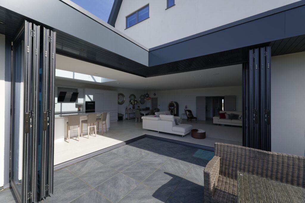 Corner bi-fold doors